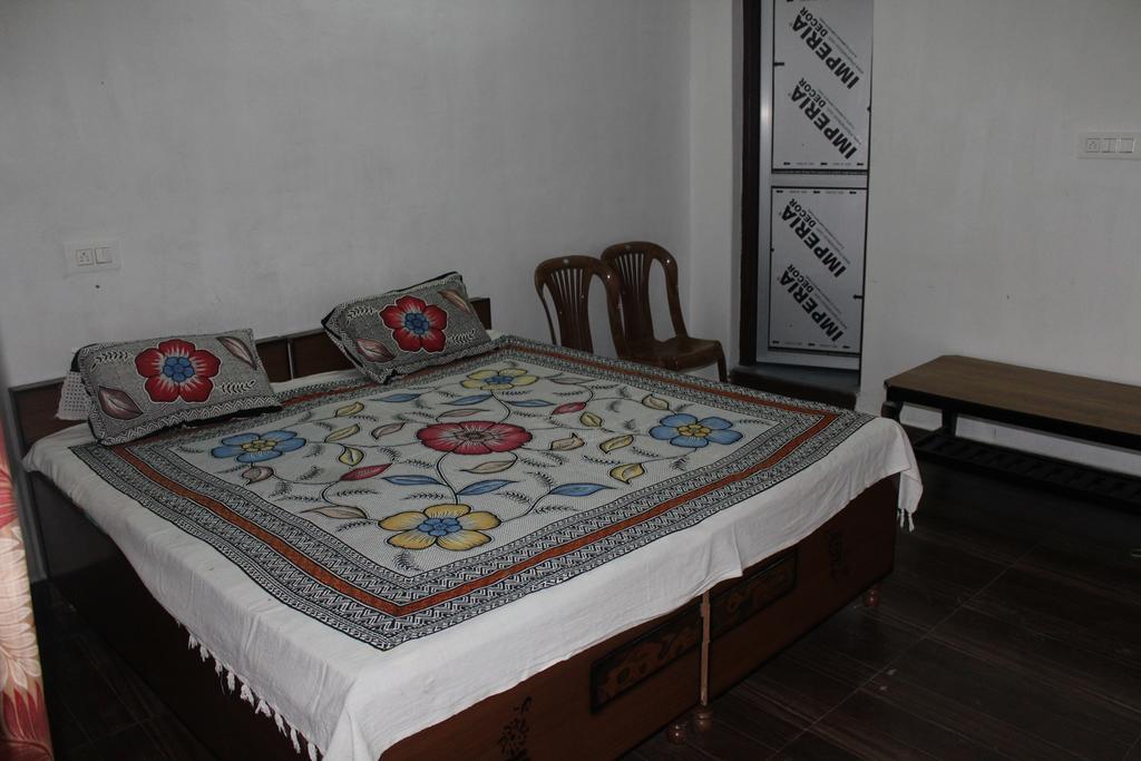 Mohinder & Mohindra Home Stay Bīr Buitenkant foto